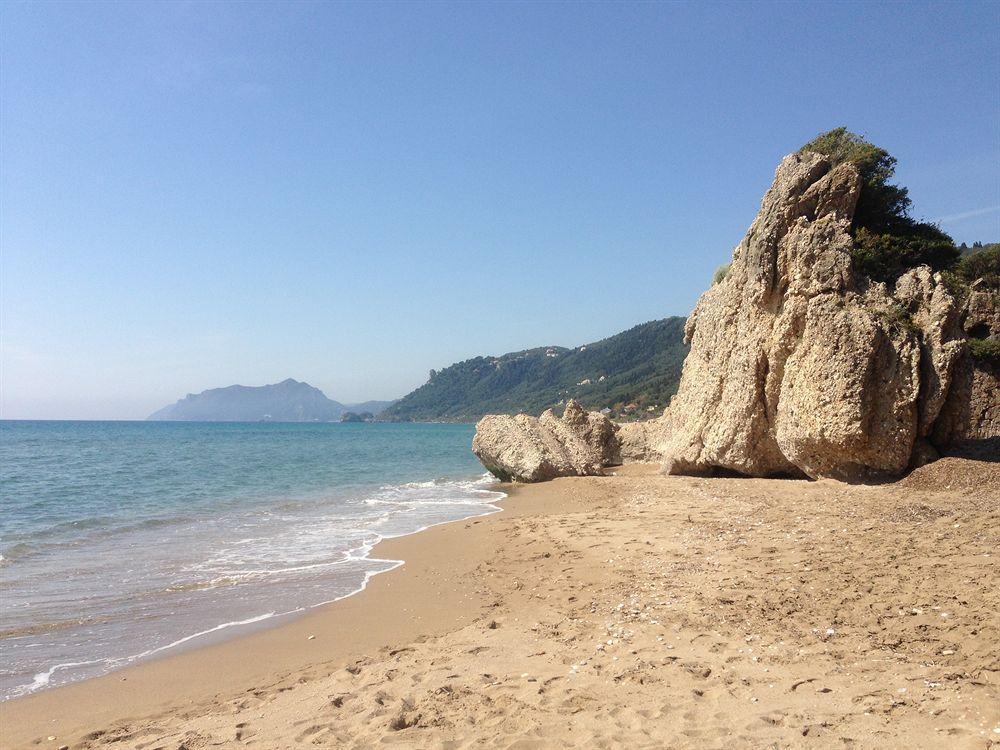 Pink Palace Beach Resort Agios Gordios  Buitenkant foto