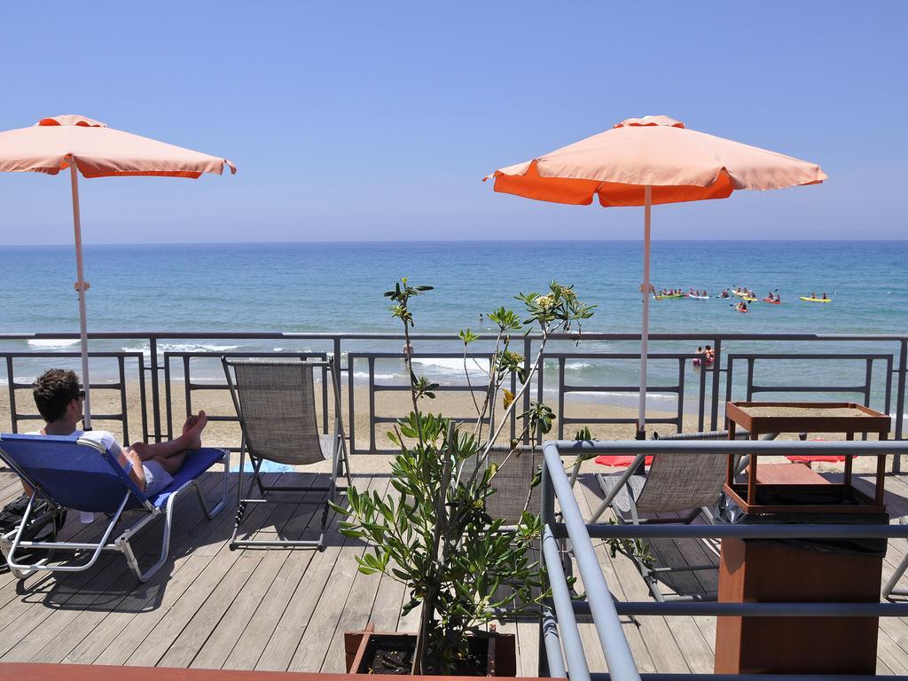 Pink Palace Beach Resort Agios Gordios  Buitenkant foto